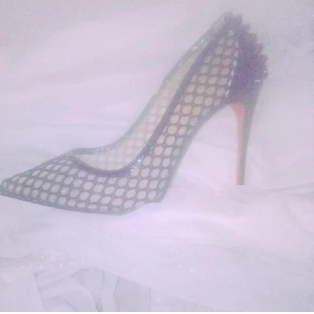 CHRISTIAN LOUBOUTINI PUMP (one heel)